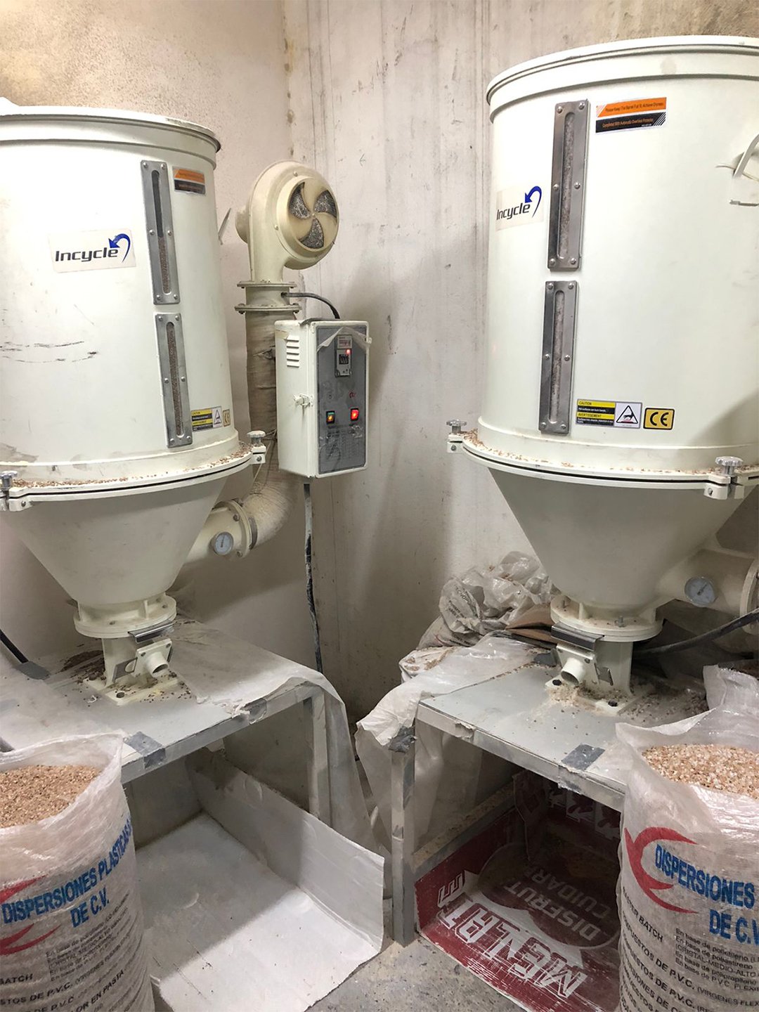 Máquina Procesadora de Agave trabajando en la transformación de la materia prima a popote de agave.